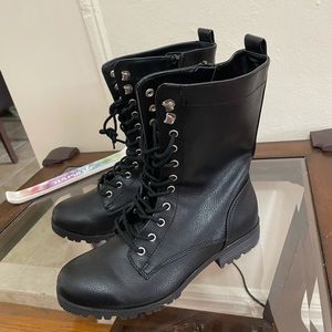 Combat boots